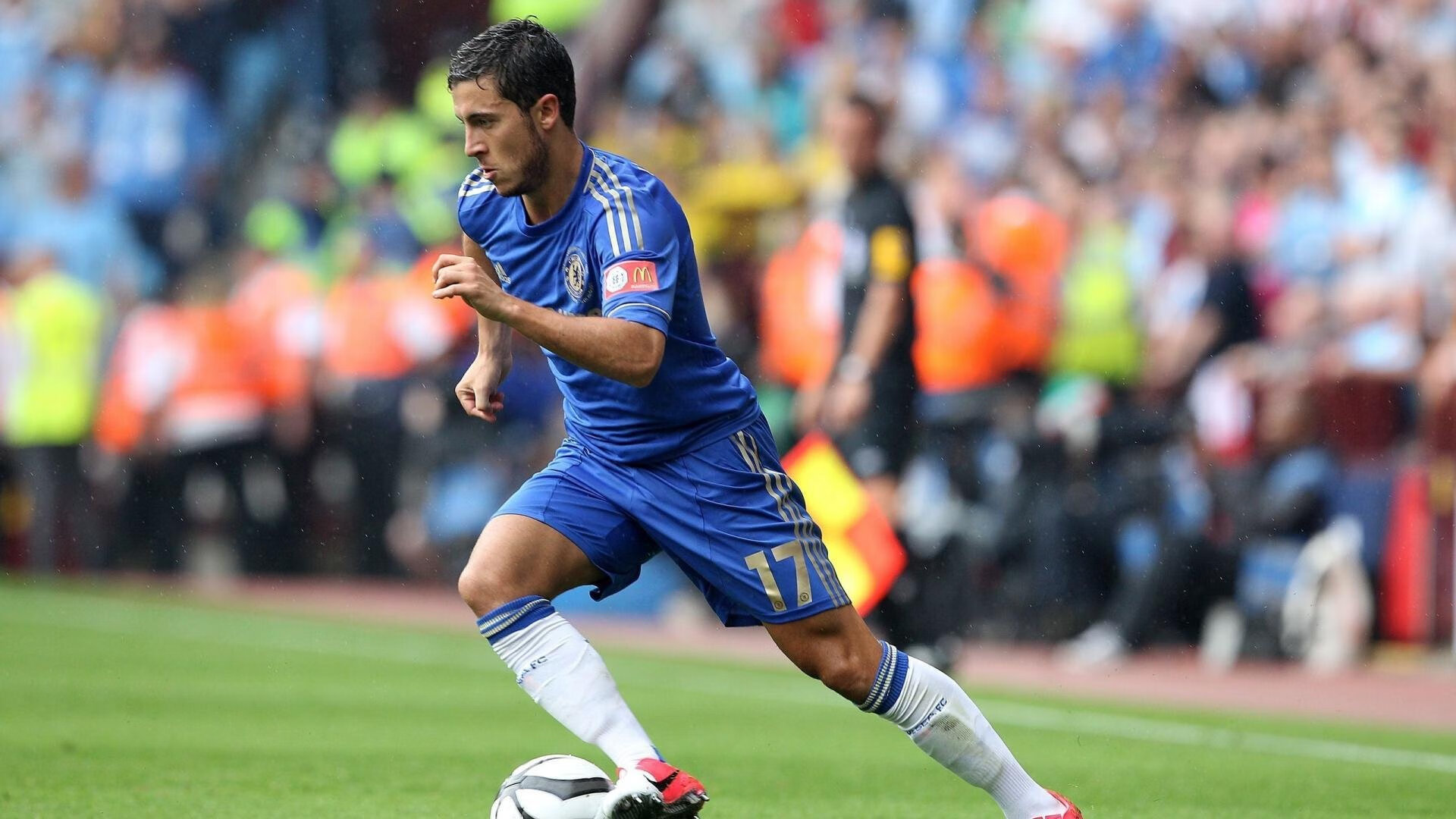 世界自行车联盟发布2026年安全新规 强制使用最新头盔标准